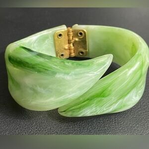 Vintage Hinged Chunky Marbled Green & White Acrylic / Lucite Bangle